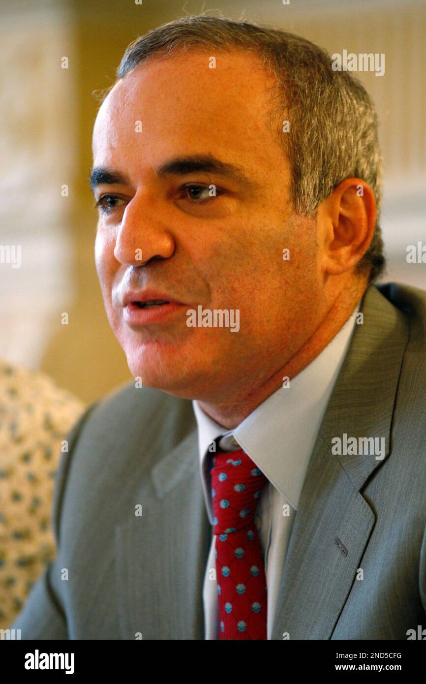 FIDE presidential candidate and former World Chess Champion, Anatoly Karpov,  second left, former World Chess Champion, Garry Kasparov, right, President  of English Chess Federation, CJ de Mooi, second right, and British Chess