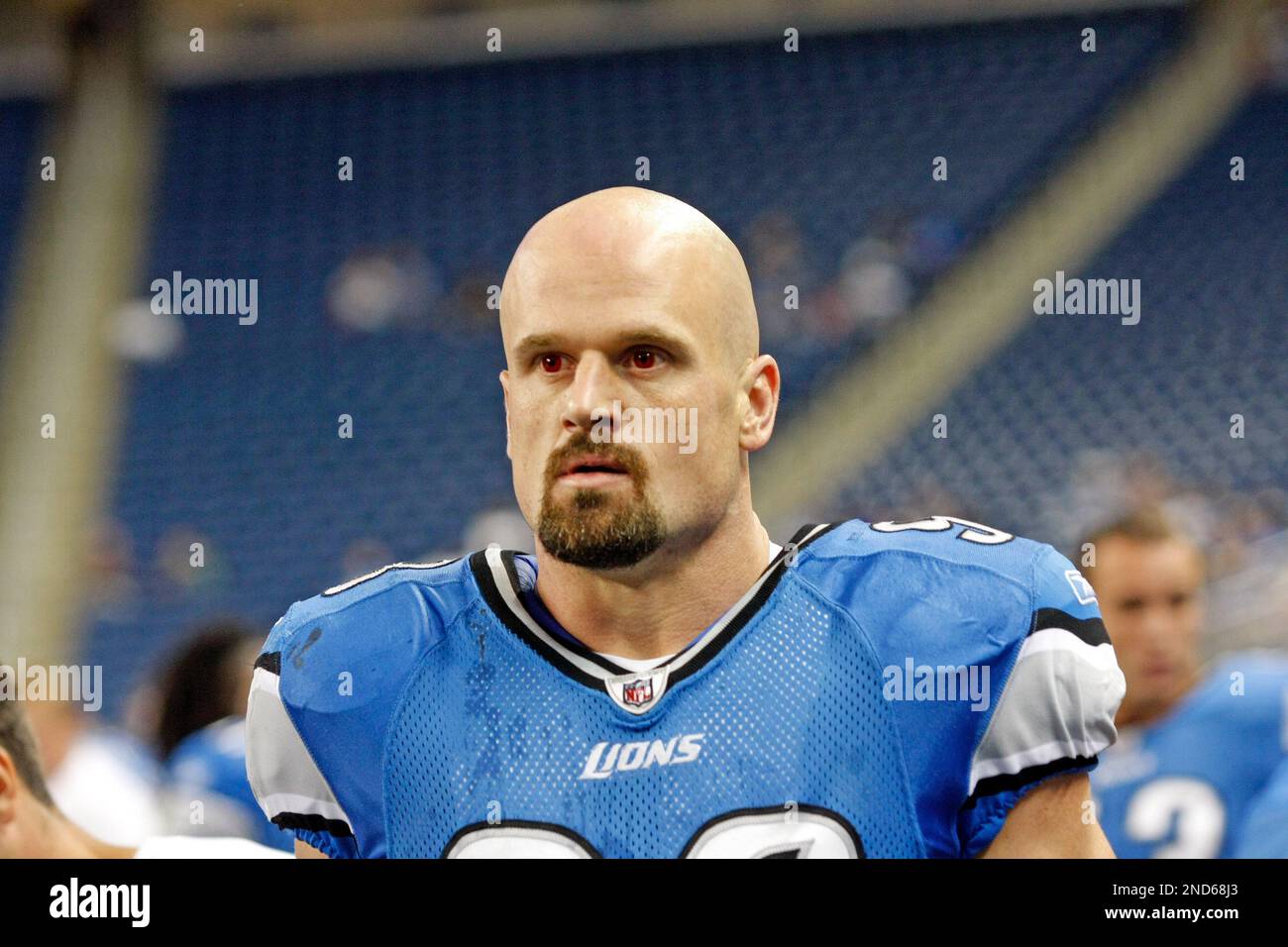 Detroit Lions defensive end Kyle Vanden Bosch (93), wearing red contacts,  before a preseason NFL football game with the Buffalo Bills, Thursday,  Sept. 2, 2010, in Detroit. (AP Photo/Tony Ding Stock Photo - Alamy