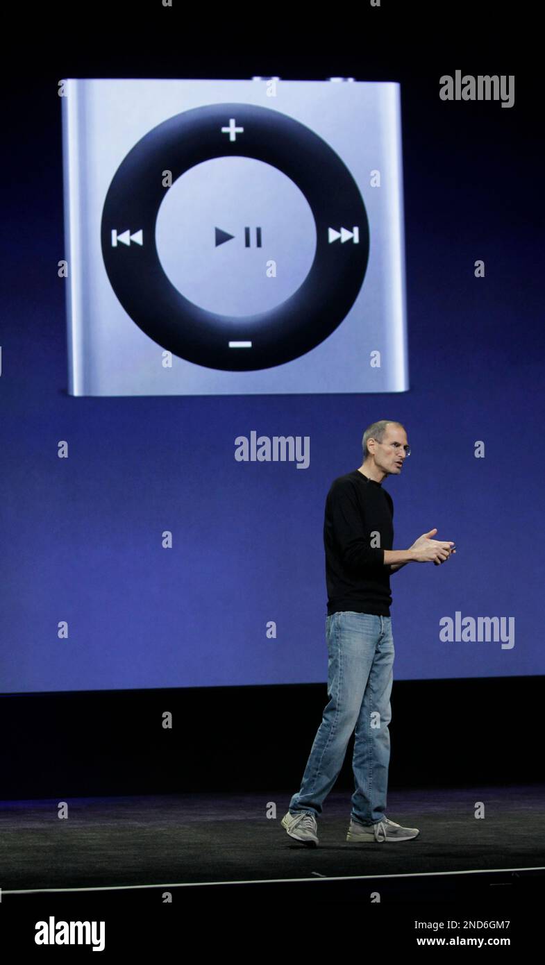 Apple CEO Steve Jobs with iPod Shuffle at Apple announcement in 