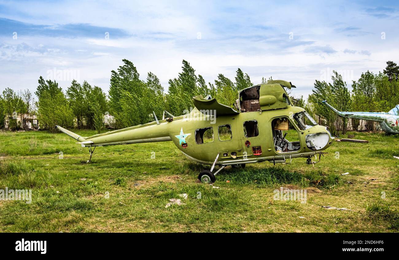 Abandoned helicopter at the airfield Stock Photo - Alamy