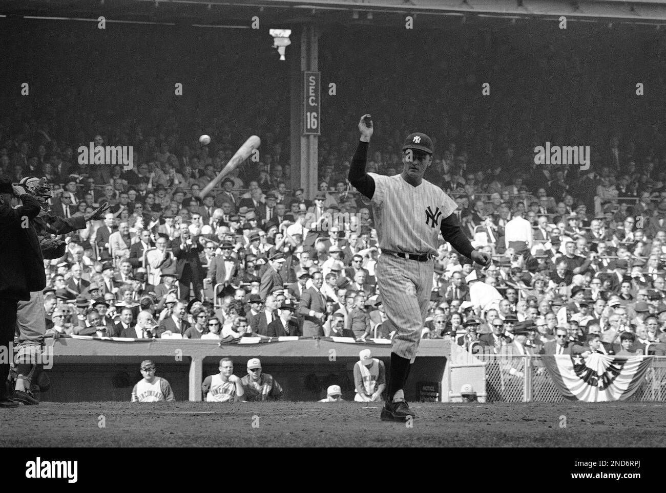 Roger maris Black and White Stock Photos & Images - Alamy