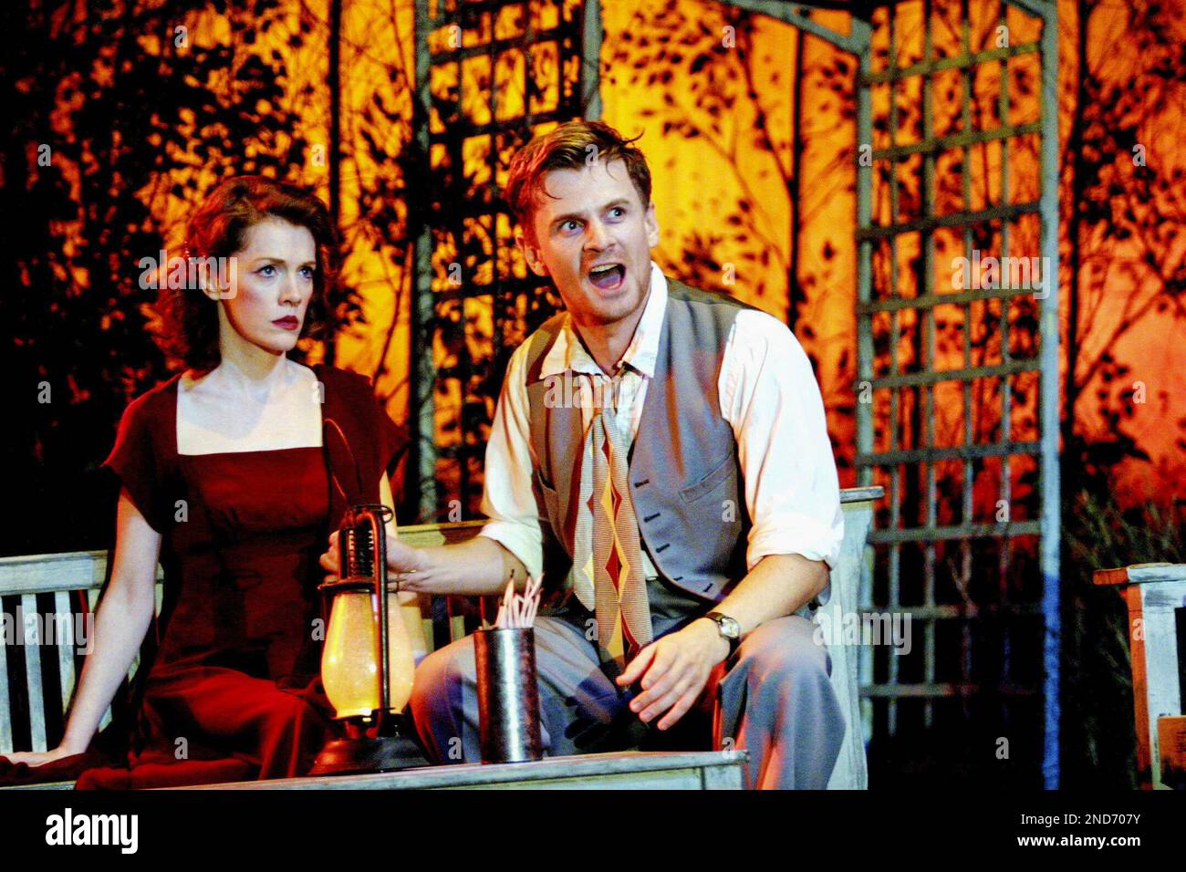 Madeleine Potter (Ann Deever), Charles Edwards (George Deever) in ALL MY SONS by Arthur Miller at the Lyttelton Theatre, National Theatre (NT), London SE1  07/08/2001  design: William Dudley  lighting: Mark Henderson  director: Howard Davies Stock Photo