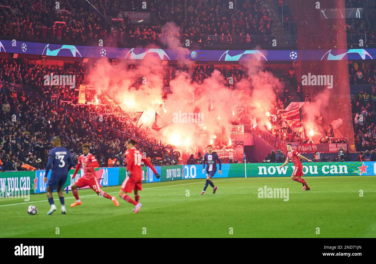 FCB fans with pyro in the eighth finals match   PARIS SG - FC BAYERN MUENCHEN 0-1 of football UEFA Champions League, match  in season 2022/2023 in Paris, Feb 14, 2022.  Achtelfinale, FCB, Munich, PSG © Peter Schatz / Alamy Live News Stock Photo