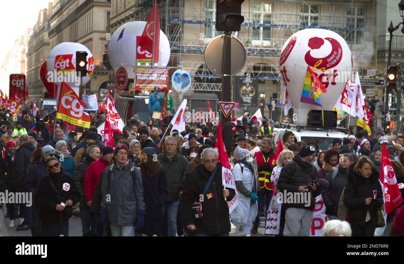 Mass Protest By French Workers Against The Raising Of The Retirement Age, Paris, France, 7th Feb 2023 Stock Photo