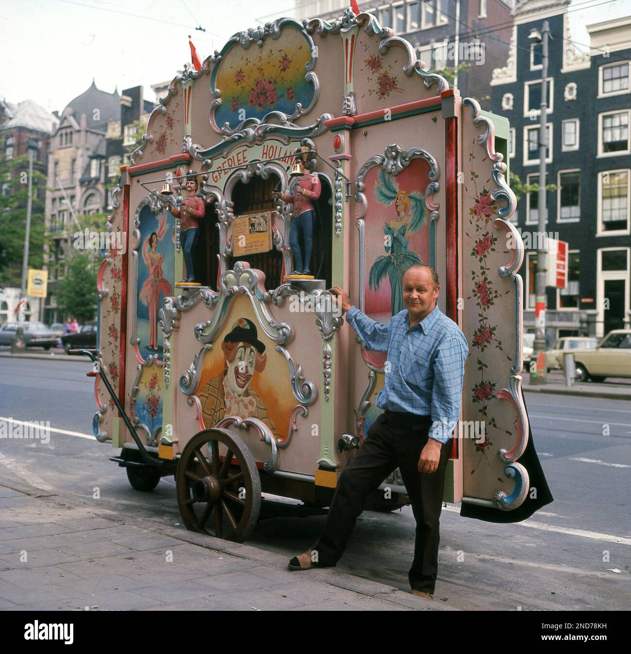 Late 1960s, historical, a man standing by a traditional street organ, in a street in Amsterdam