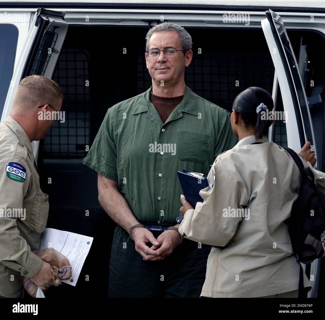 https://c8.alamy.com/comp/2ND876P/r-allen-stanford-arrives-in-custody-at-the-federal-courthouse-for-a-hearing-tuesday-aug-24-2010-in-houston-stanford-and-three-of-his-former-company-executives-have-racked-up-millions-of-dollars-in-legal-fees-as-they-defend-themselves-against-charges-they-bilked-investors-out-of-7-billion-in-a-massive-ponzi-scheme-an-insurance-policy-has-thus-far-covered-their-legal-bills-but-the-insurer-lloyds-of-london-is-trying-to-turn-off-the-financial-spigot-by-having-the-policy-voided-stanford-and-the-ex-executives-have-sued-lloyds-ap-photodavid-j-phillip-2ND876P.jpg