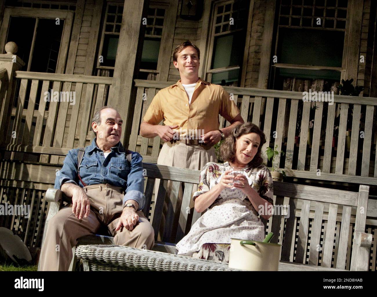 l-r: David Suchet (Joe Keller), Stephen Campbell Moore (Chris Keller), Zoe Wanamaker (Kate Keller) in ALL MY SONS by Arthur Miller at the Apollo Theatre, London W1  27/05/2010  design: William Dudley  lighting: Mark Henderson  director: Howard Davies Stock Photo