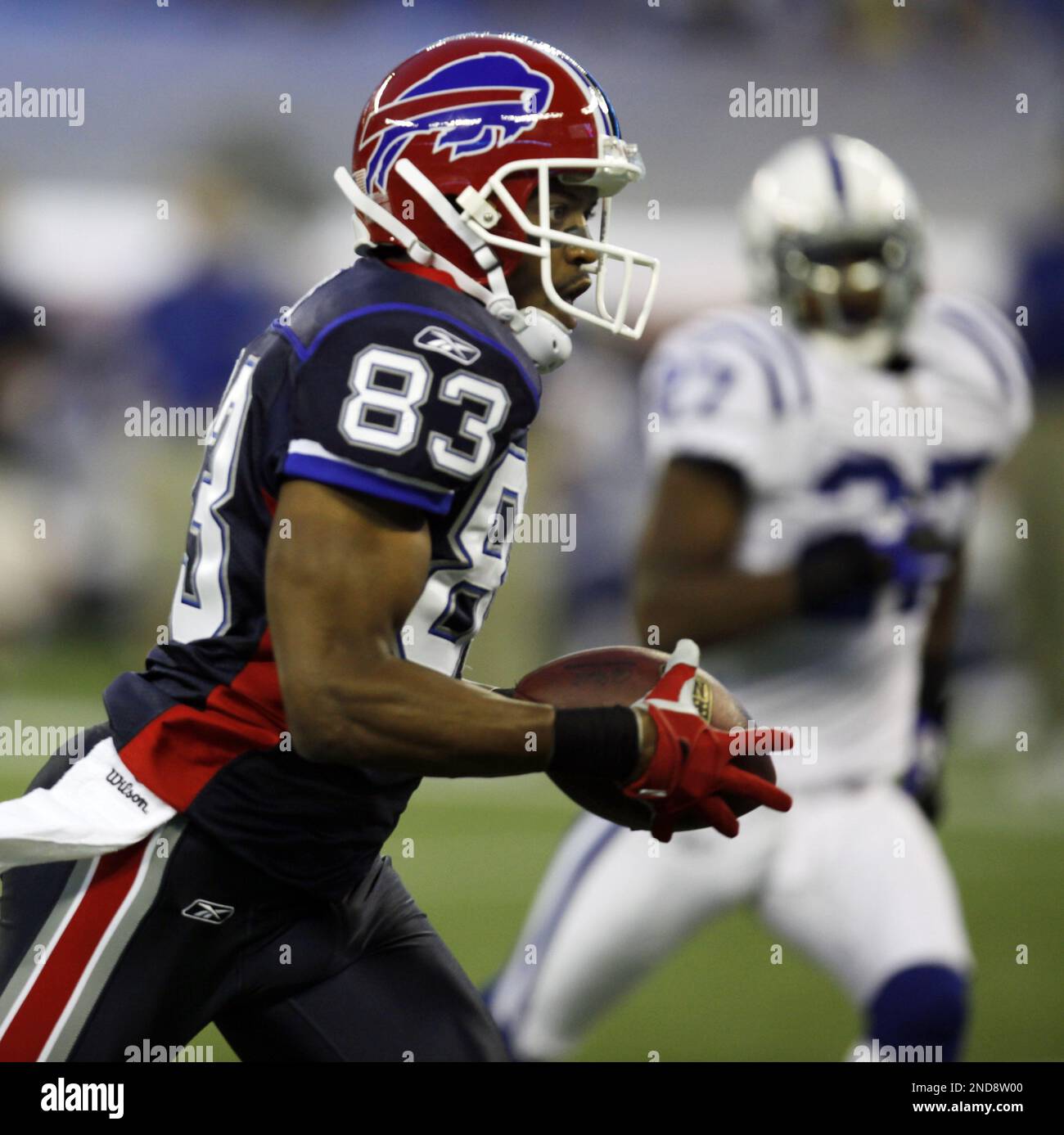 Buffalo Bills' Lee Evans (83) scores a touchdown during the first half ...