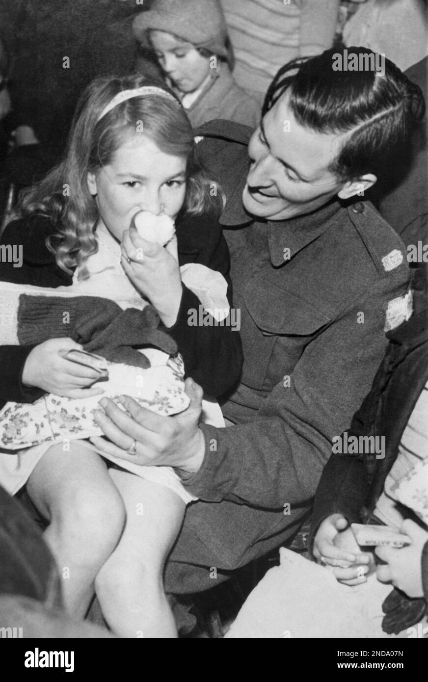 A little girl, among the British evacuee children who were given a ...