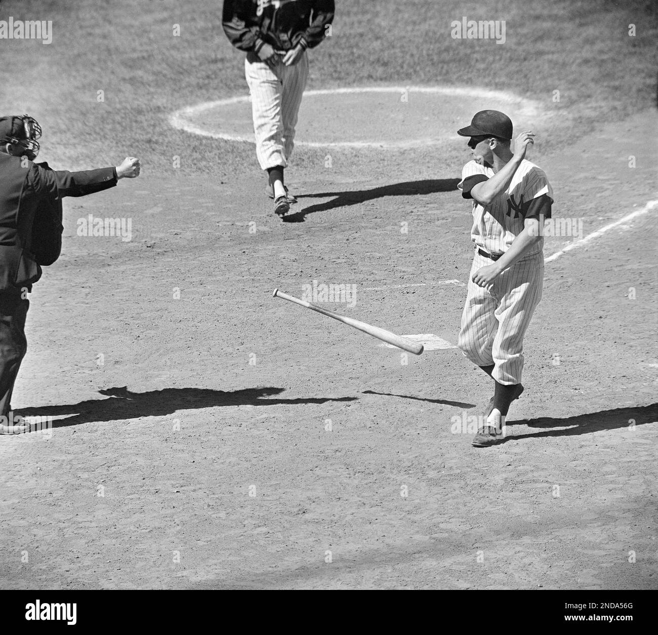 https://c8.alamy.com/comp/2NDA56G/yankee-outfielder-roger-maris-throws-away-bat-after-he-is-called-out-on-strikes-with-the-bases-loaded-argues-with-umpire-john-rice-about-his-call-then-casts-away-his-helmet-as-he-walks-towards-the-dugout-action-took-place-in-seventh-inning-of-first-game-of-double-header-with-detroit-tigers-at-new-yorks-yankee-stadium-may-27-1962-yanks-took-the-opener-4-1-but-tigers-recouped-in-the-second-with-5-1-ap-photo-2NDA56G.jpg