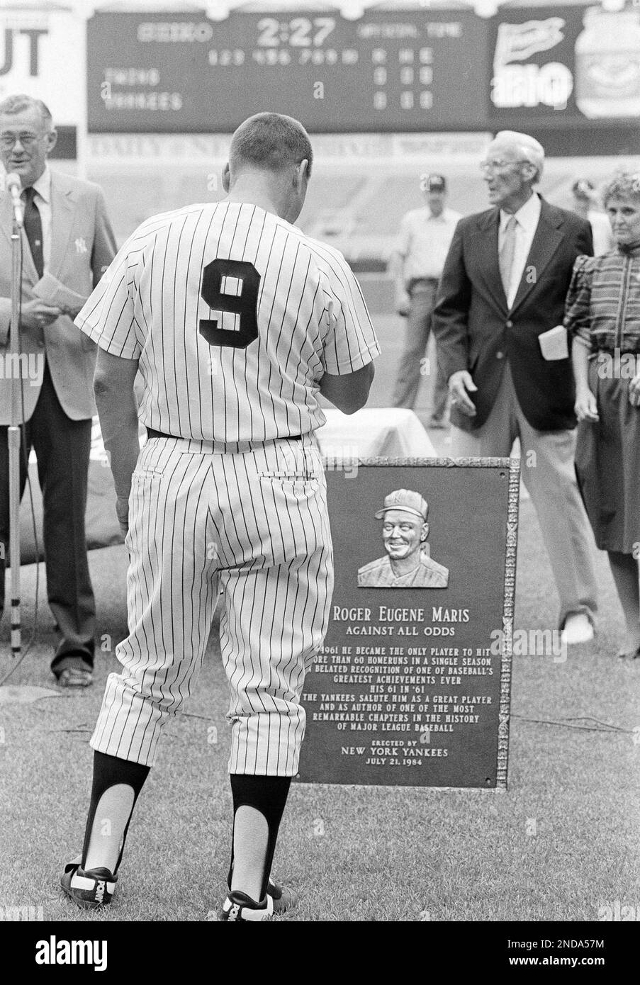 Roger Maris looks over the plaque that will go on the wall in