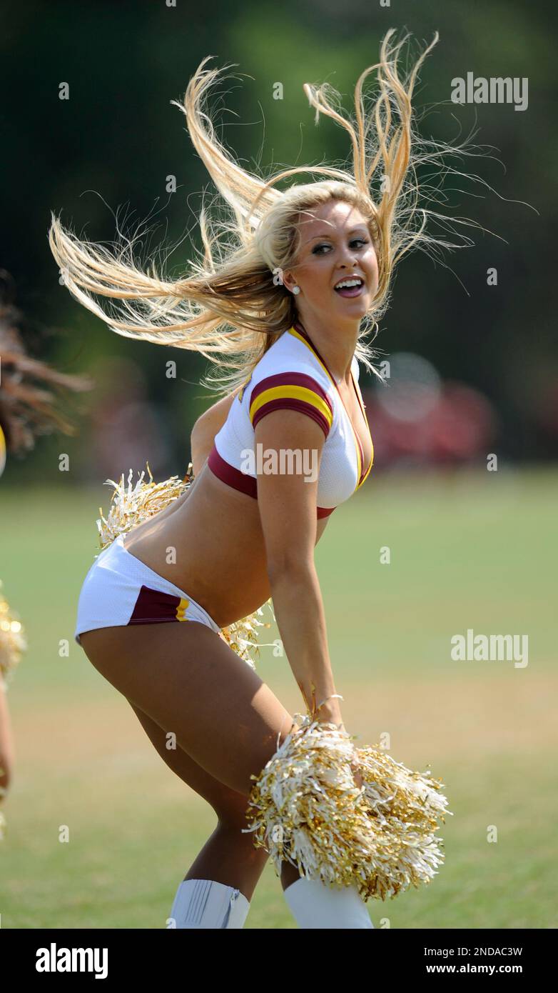 Landover, MD, USA. 21st Oct, 2018. Washington Redskins cheerleader performs  during a NFL football game between the Washington Redskins and the Dallas  Cowboys at FedEx Field in Landover, MD. Justin Cooper/CSM/Alamy Live