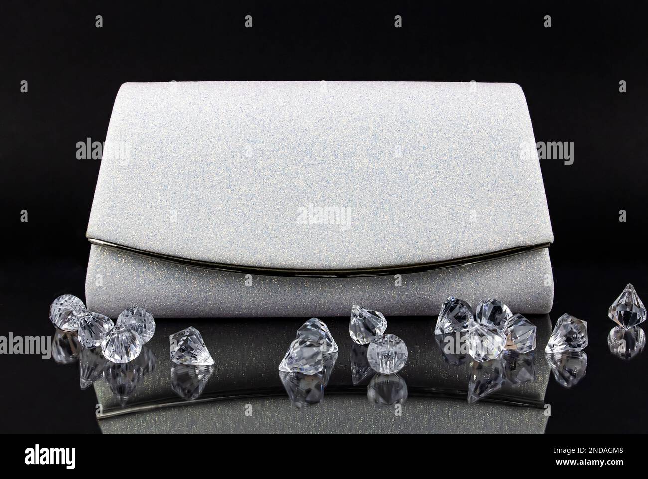 Reticule hi-res stock photography and images - Alamy