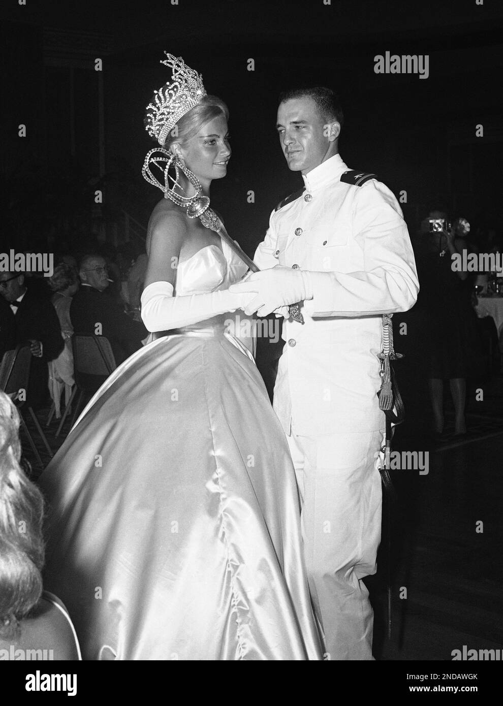 winner-of-the-miss-universe-beauty-pageant-marlene-schmidt-miss