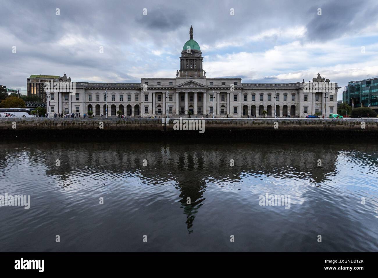 Custom House Quay Dublin Ireland Stock Photo Alamy