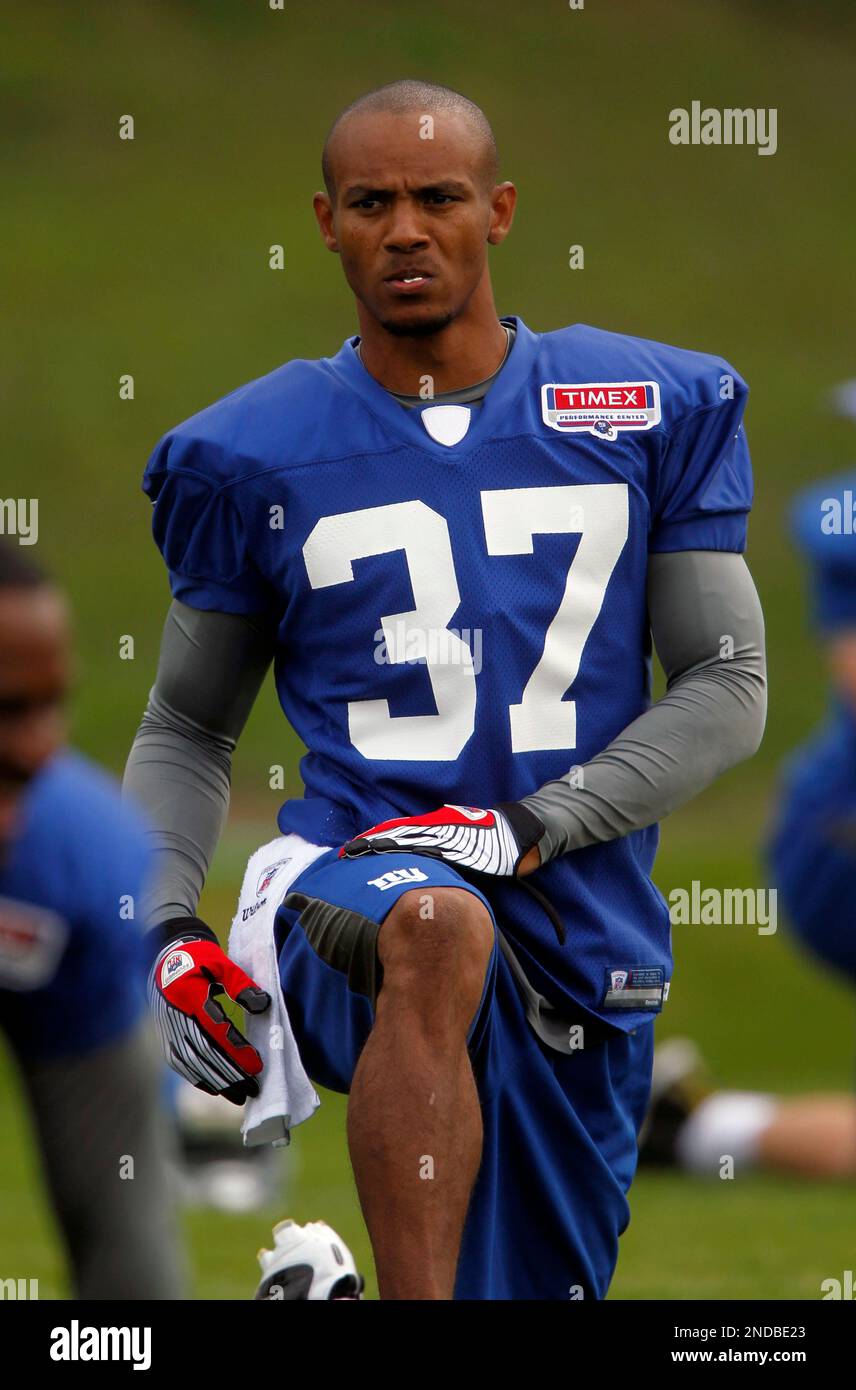 New York Giants player Courtney Brown (37) during NFL football training  camp in Albany, N.Y., on Monday, Aug. 2, 2010. (AP Photo/Mike Groll Stock  Photo - Alamy