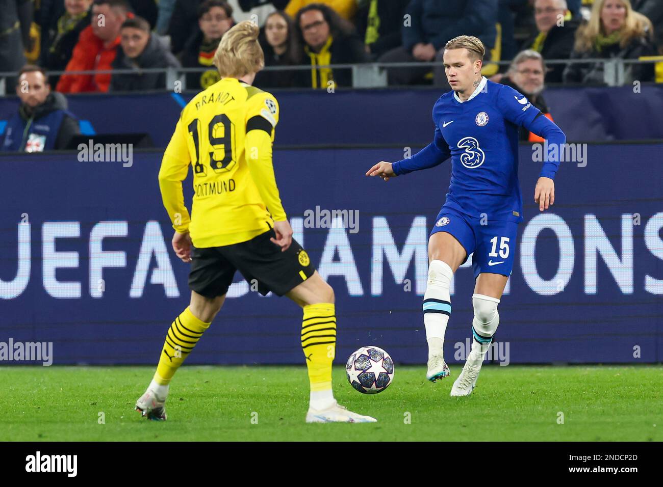 Mykhailo mudryk chelsea hi-res stock photography and images - Alamy