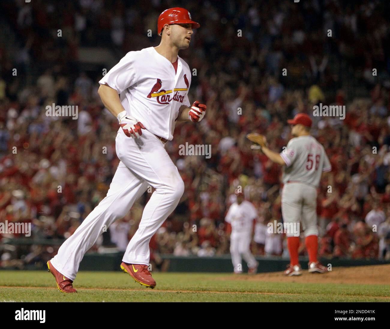 Photo: St. Louis Cardinals Matt Holliday leaves game after being