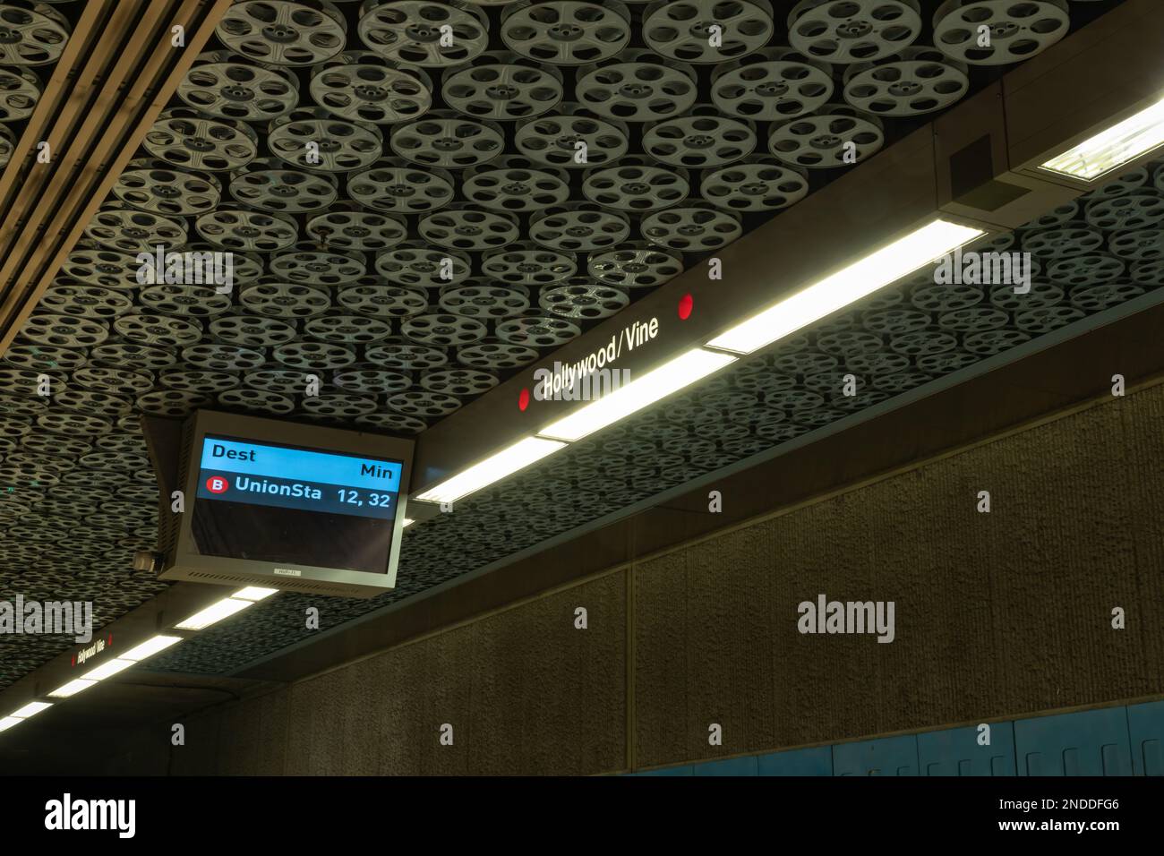 A picture of the interior of the Hollywood Vine subway station with