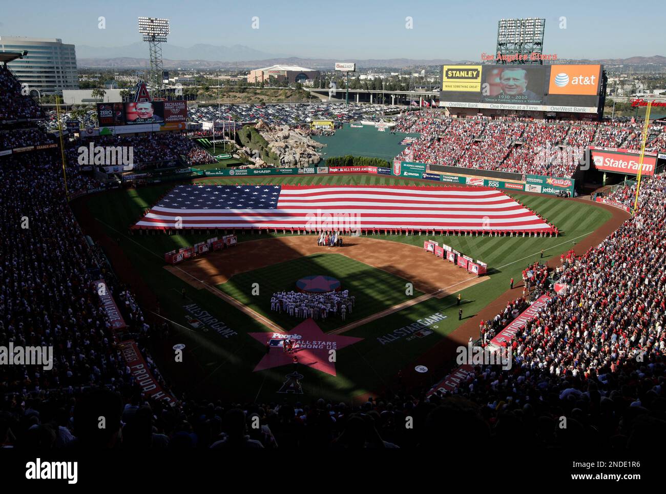 Vikings' Jared Allen carried an American flag onto Mall of America Field to  honor servicemen and women on Veterans' Day Sunday, November 11, 2012, in  Minneapolis, Minnesota. The Minnesota Vikings defeated the