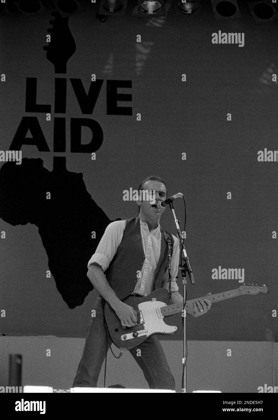 Status Quo are the first band on stage at Live Aid on 13 July 1985 at Wembley Stadium, London.(AP Photo/Mark Allan) Stock Photo