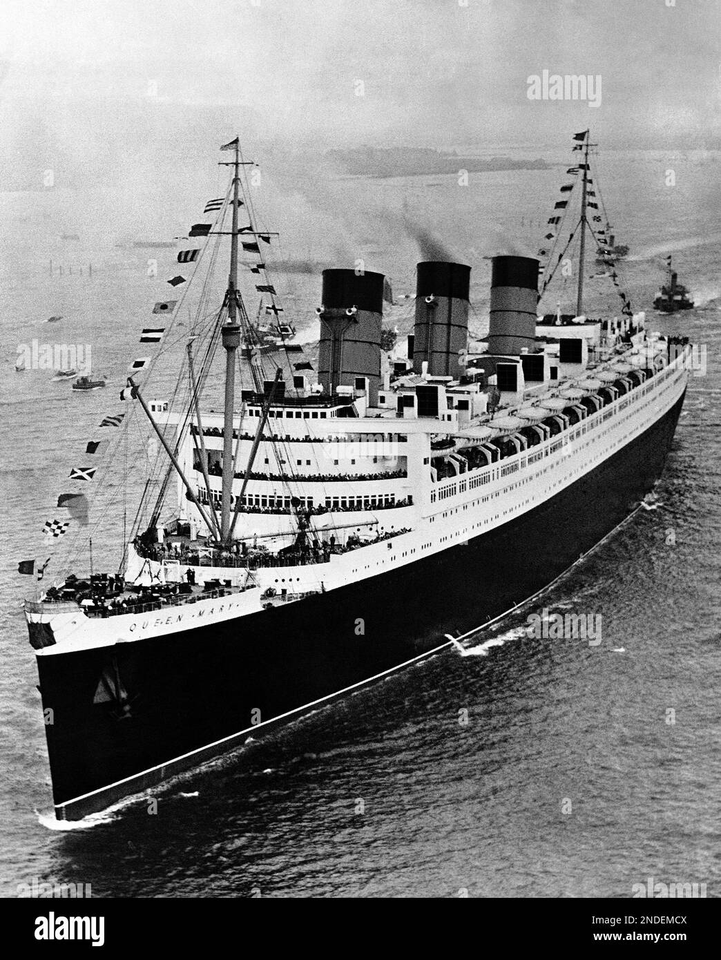 RMS Queen Mary ship after being freed from tugs on leaving the ocean
