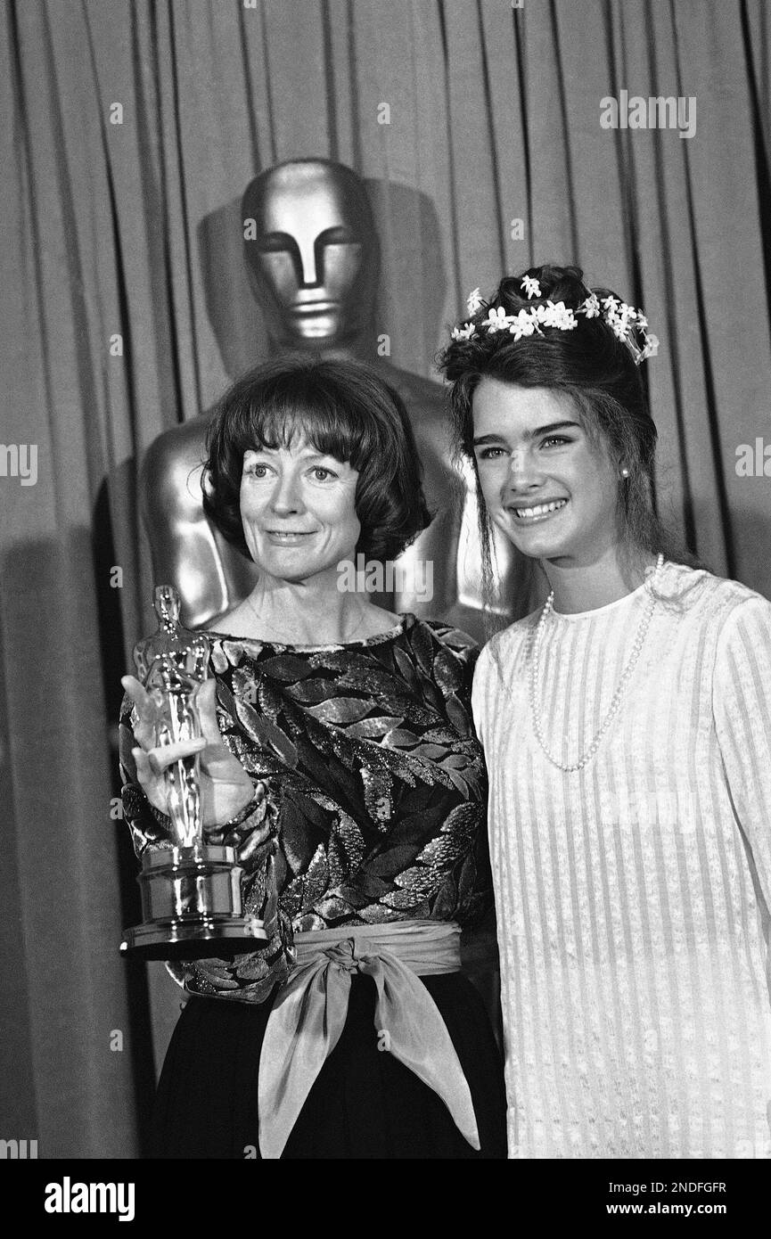 actress maggie smith holds her oscar awarded her for best supporting actress in the film california suite during the academy award in los angeles april 9 1979 with her is young actress brooke shields ap photo 2NDFGFR