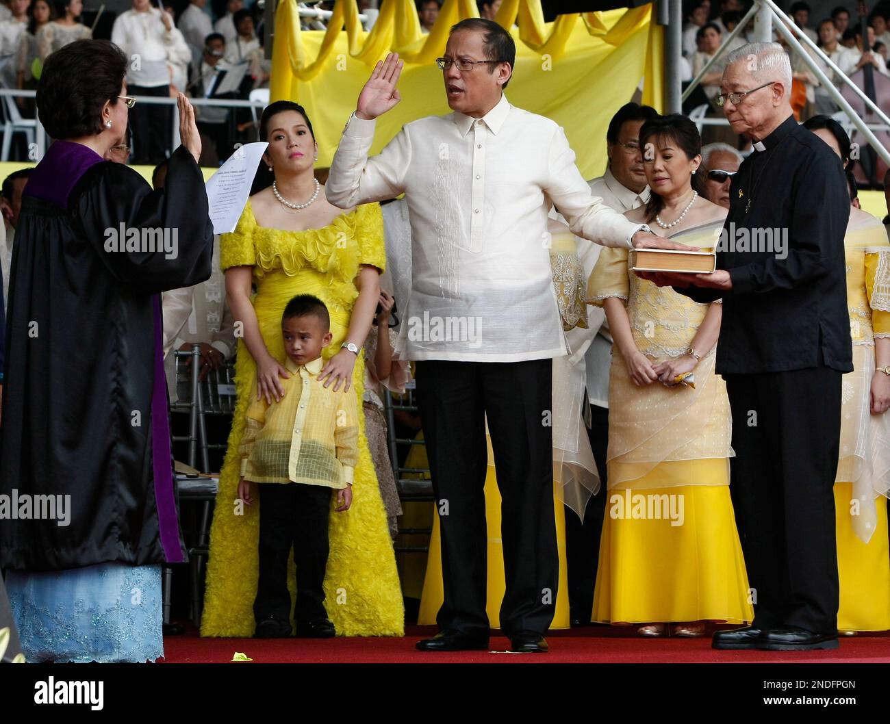 President Benigno Aquino III, center, takes his oath before Supreme ...