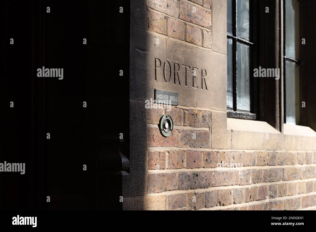Flooring porter hires stock photography and images Alamy
