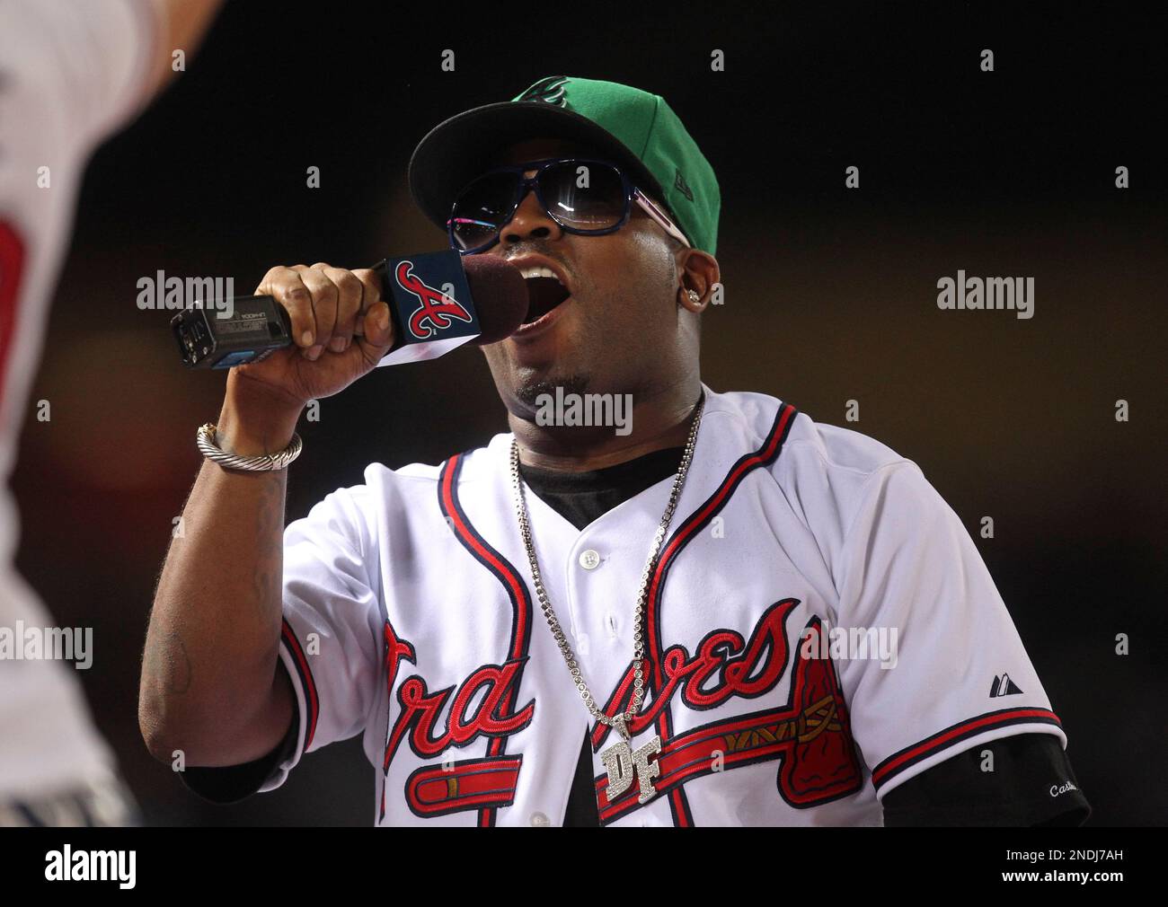 Entertainer big boi sings take me out to the ballpark during the