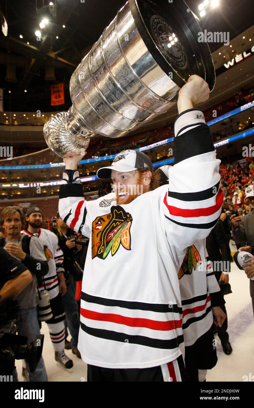 Blackhawks win Stanley Cup in OT, beat Flyers in Game 6 