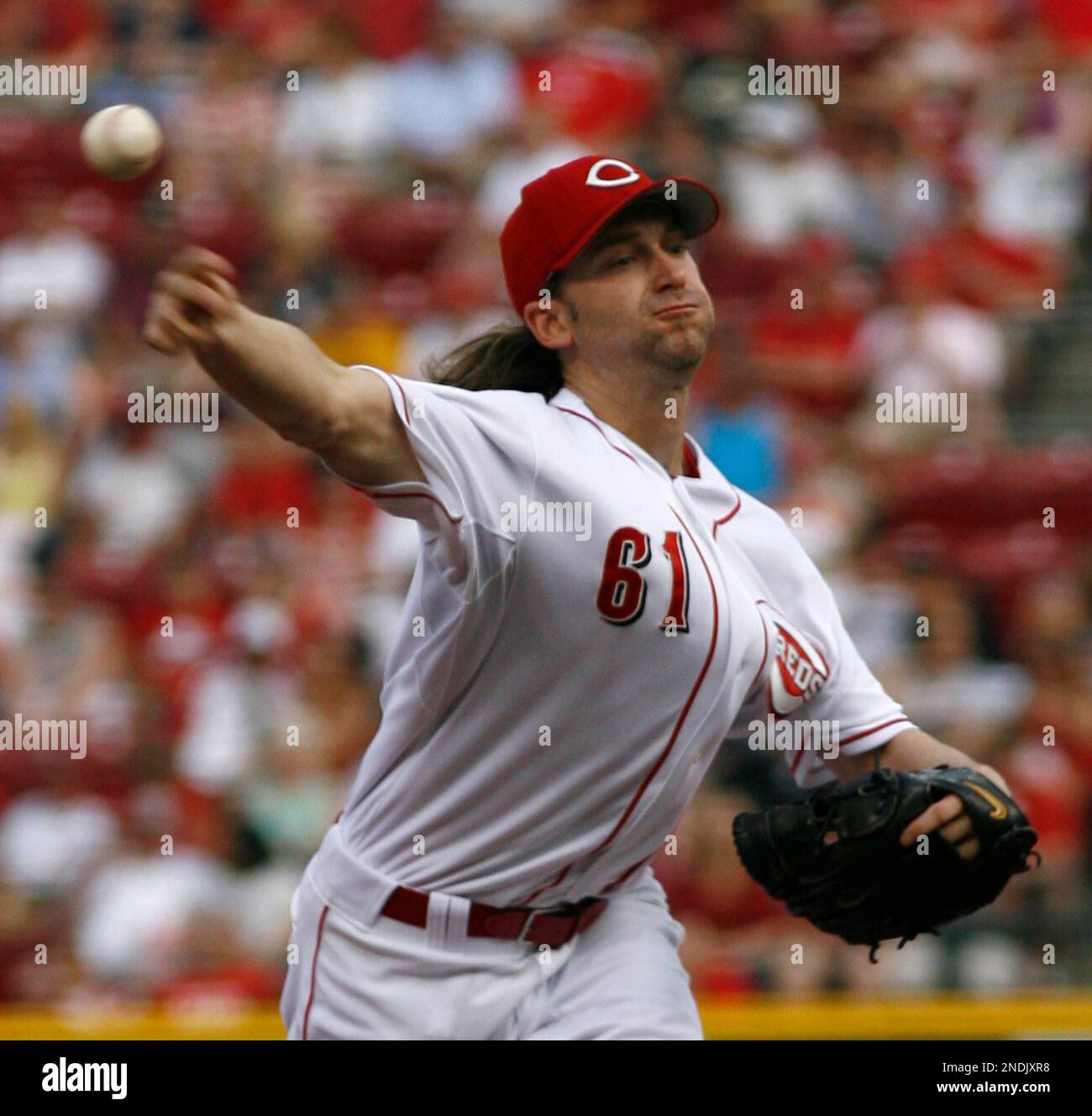 Cincinnati Reds pitcher Bronson Arroyo throws against the Kansas City