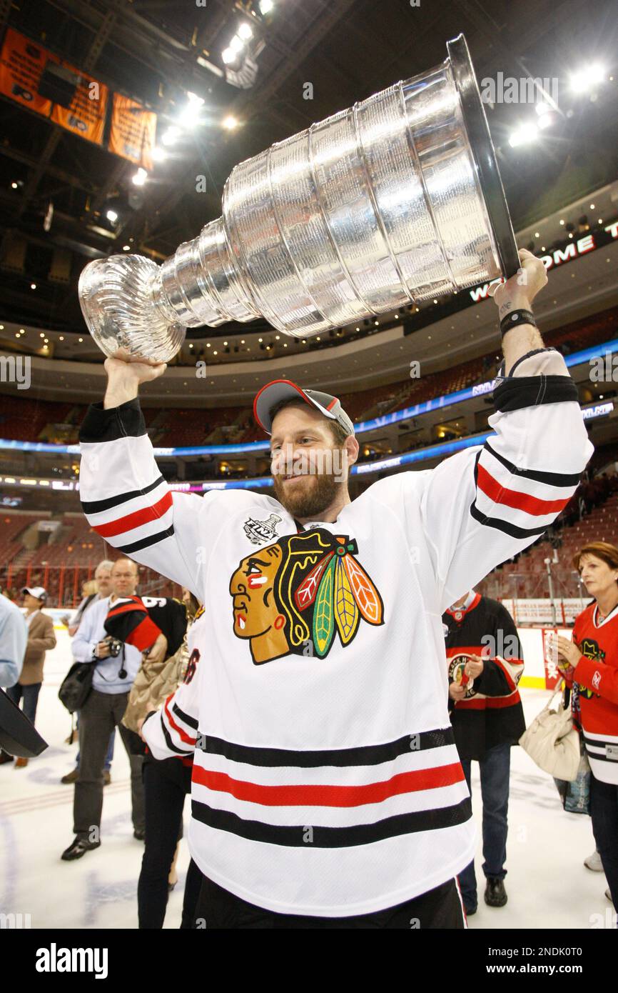 Blackhawks win Stanley Cup in OT, beat Flyers in Game 6 