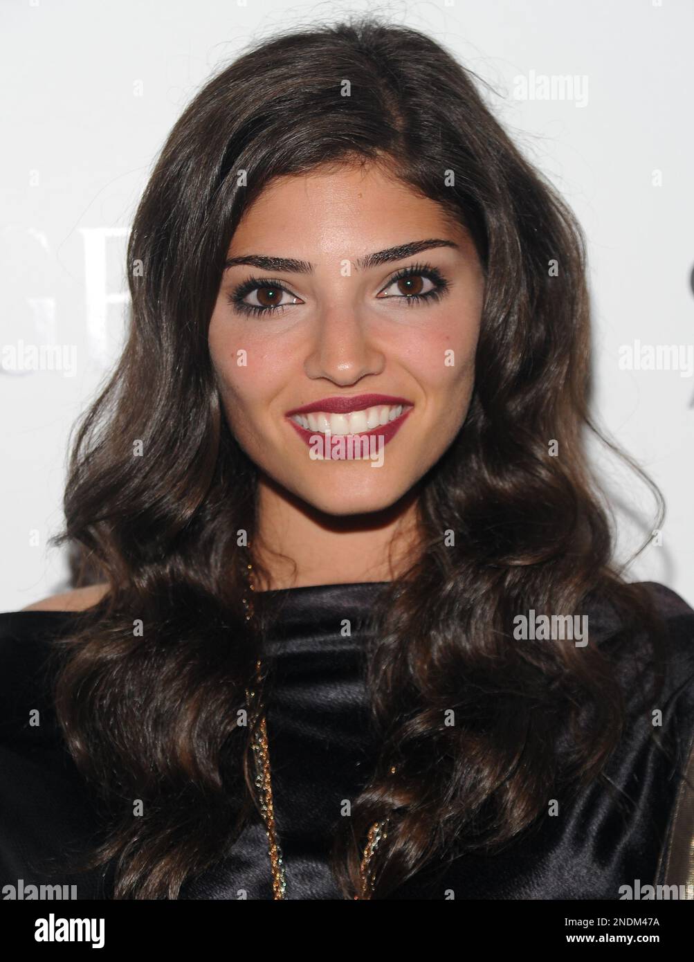Actress Amanda Setton attends amfAR's 'New York Inspiration Gala