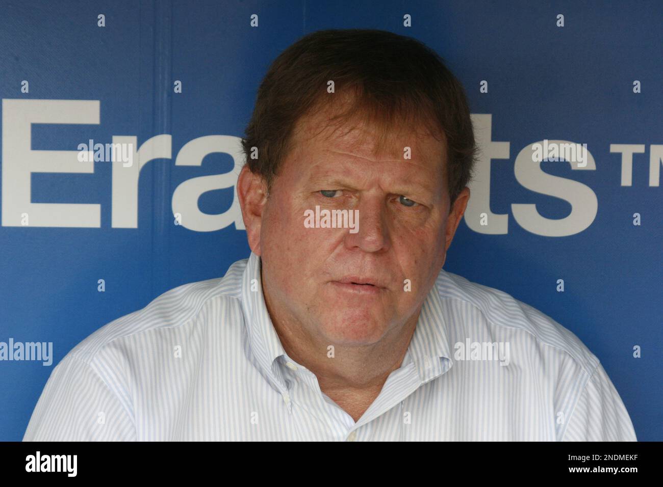 Cubs GM Hendry says Piniella's job is safe