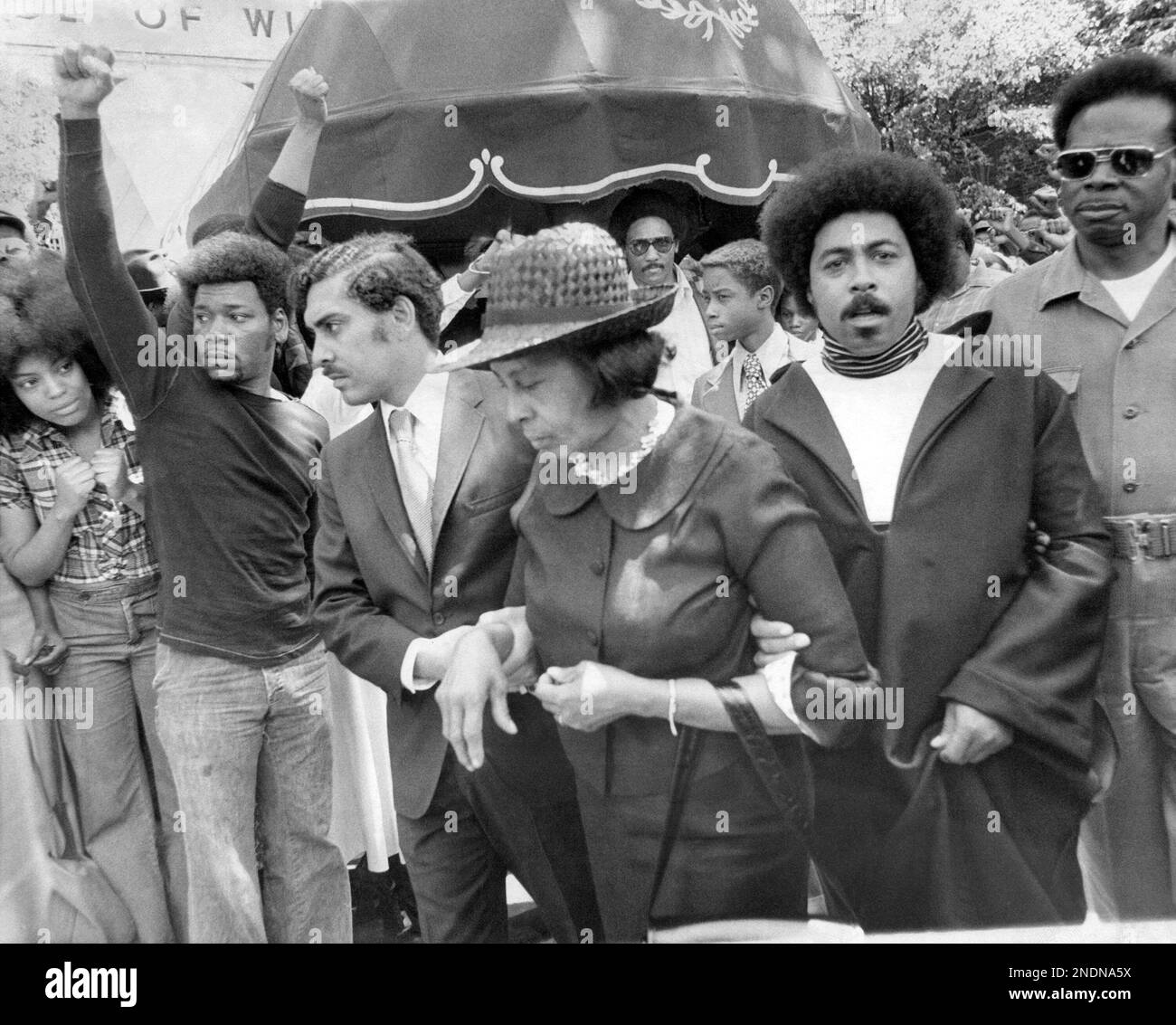 Mary DeFreeze, mother of slain Symbionese Liberation Army leader Donald ...