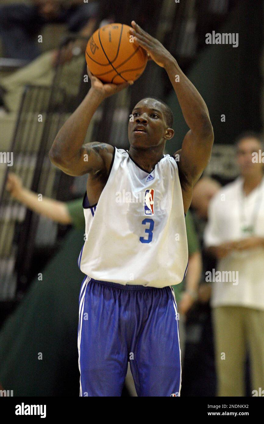 Kentucky's Eric Bledsoe (3) during the NBA Draft Combine workout Thursday,  May 20, 2010 in Chicago. (AP Photo/Kiichiro Sato, Pool Stock Photo - Alamy