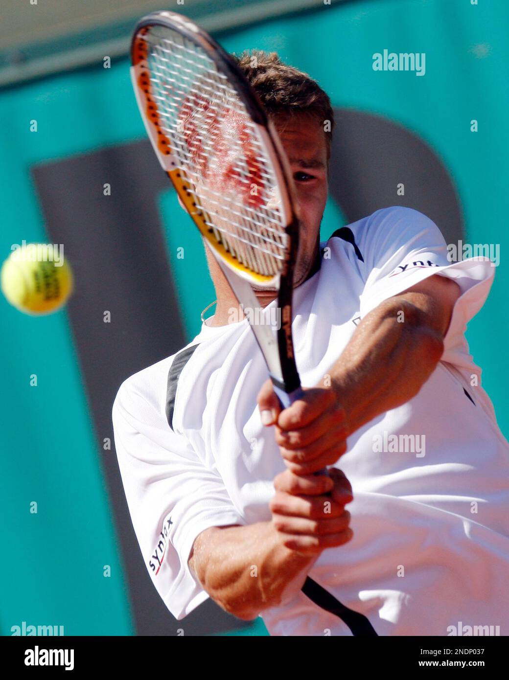 Switzerland's Marco Chiudinelli returns the ball to India's Somdev  Devvarman during their first round match of the French Open tennis  tournament at the Roland Garros stadium in Paris, Sunday, May 23, 2010. (