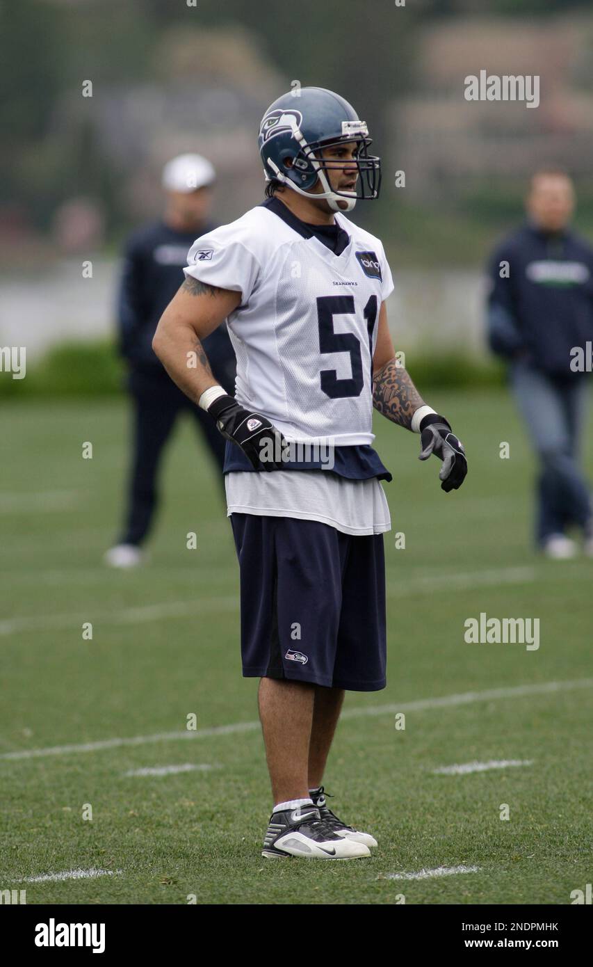 Hawks release Tatupu, Sports