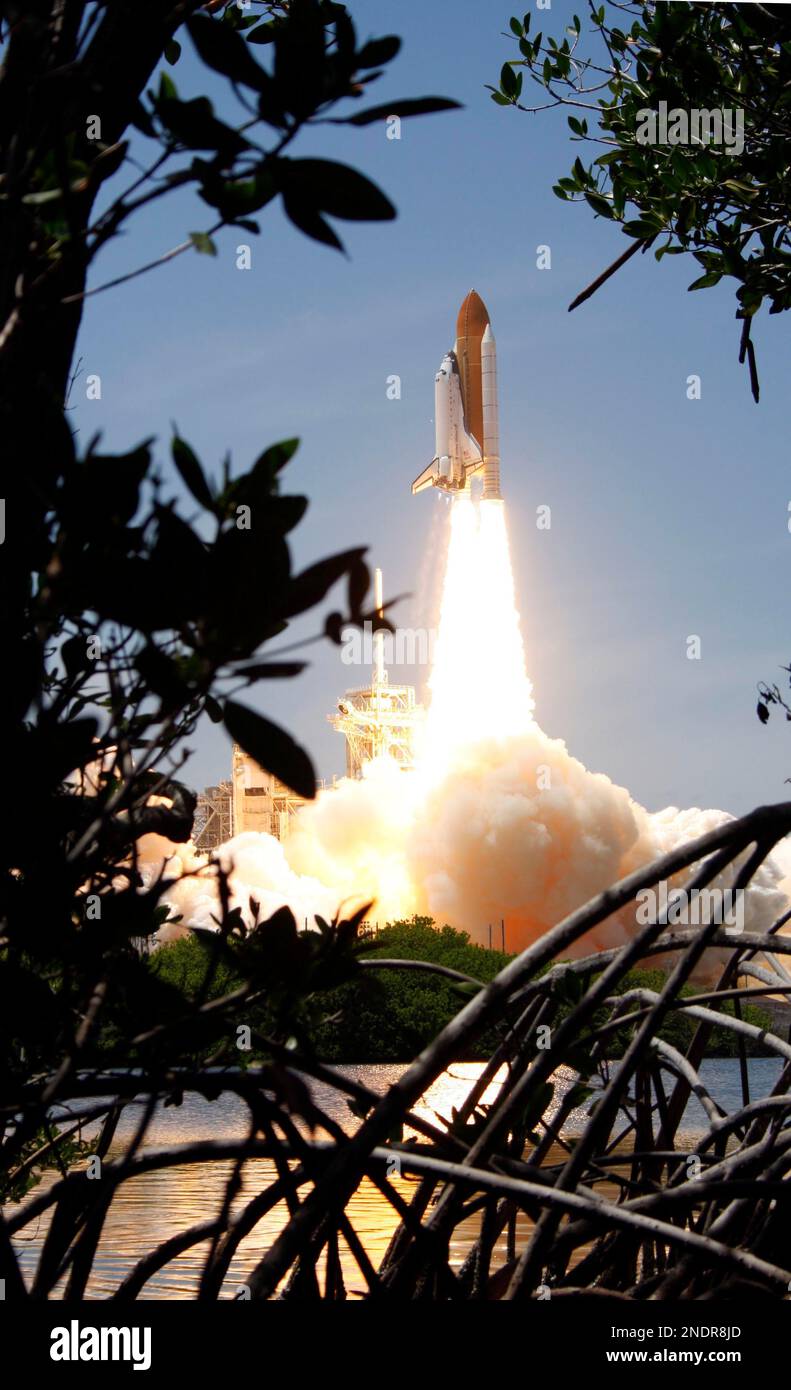 Space shuttle Atlantis lifts-off from the Kennedy Space Center at Cape ...
