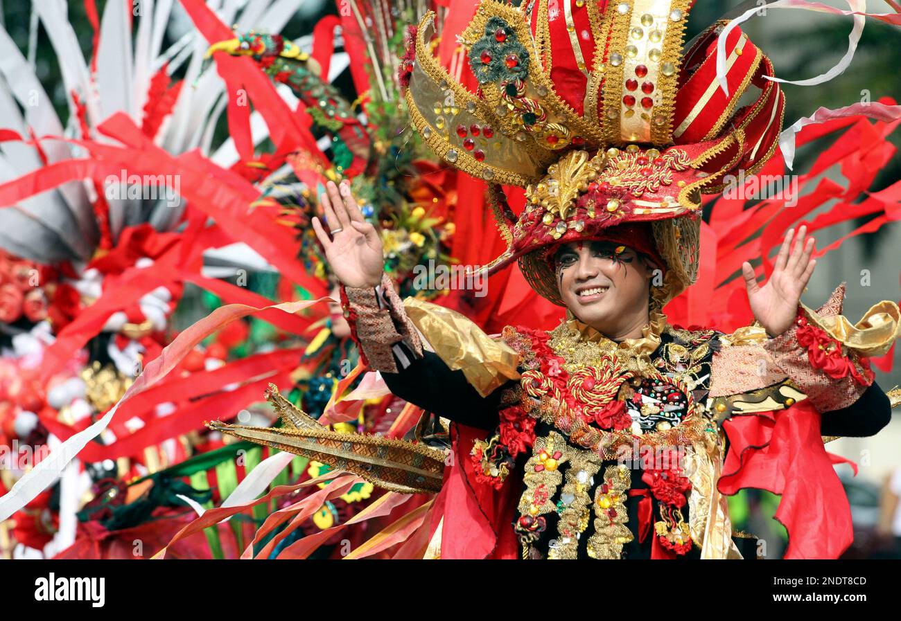 Indonesian Dancers Performs During Cultural Art Performance In Jakarta Indonesian Dancers Performs During Cultural Art Performance In Jakarta