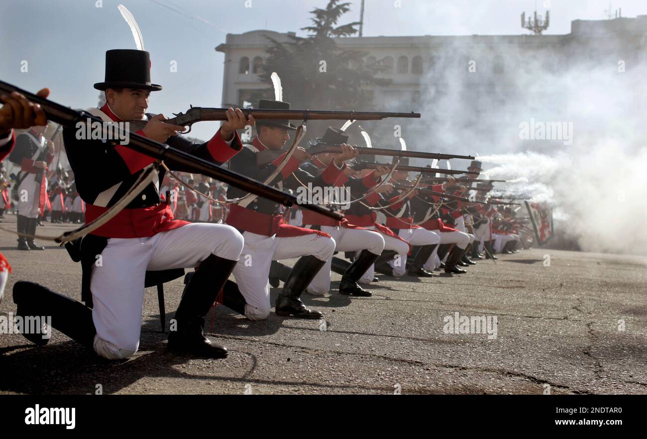 Soldiers perform in the recreation of Argentina's 1810 May Revolution ...