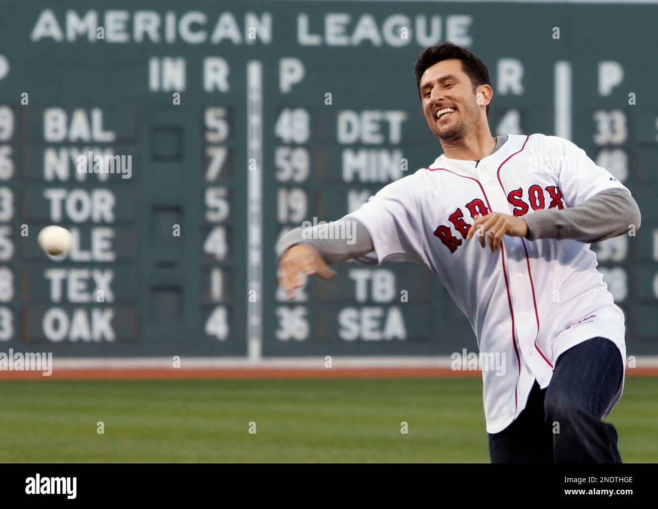 Nomar Garciaparra leads Red Sox hit parade - The Boston Globe
