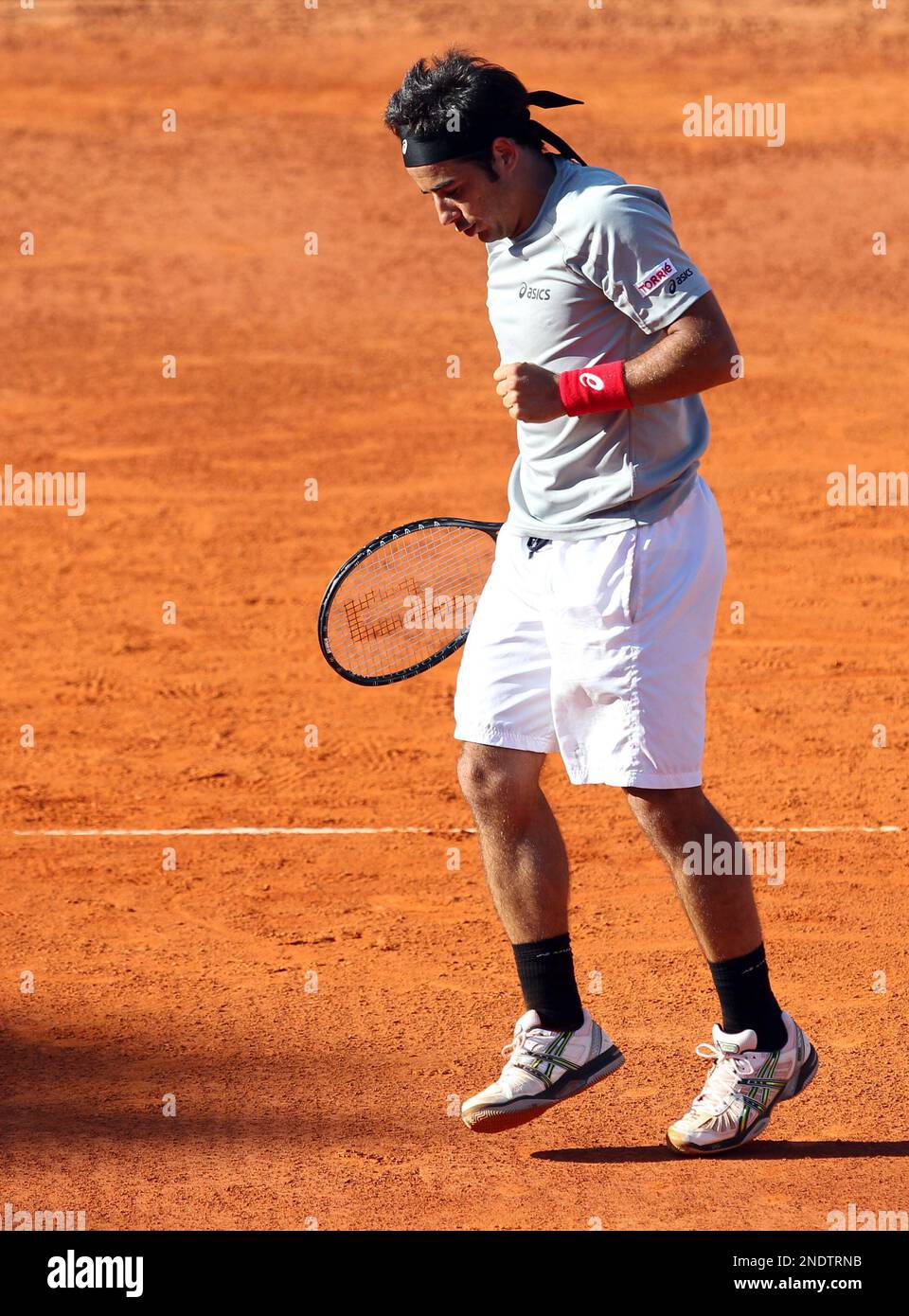 Portugal's Frederico Gil celebrates a point during his Estoril Tennis Open  first round match with Germany's Florian Mayer Tuesday, May 4 2010, in  Oeiras, outside Lisbon. (AP Photo/Armando Franca Stock Photo - Alamy