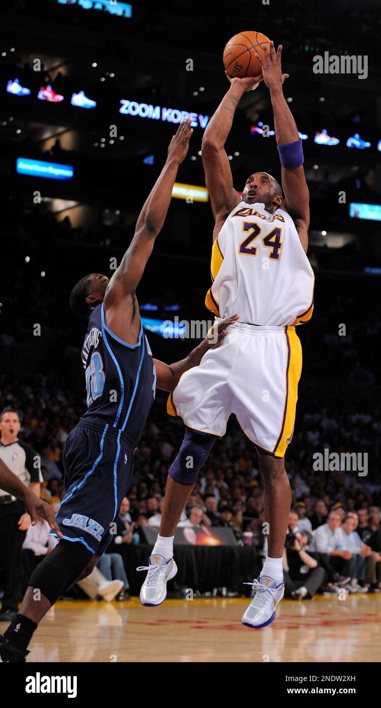 Los Angeles Lakers guard Kobe Bryant, right, shoots as Utah Jazz guard ...