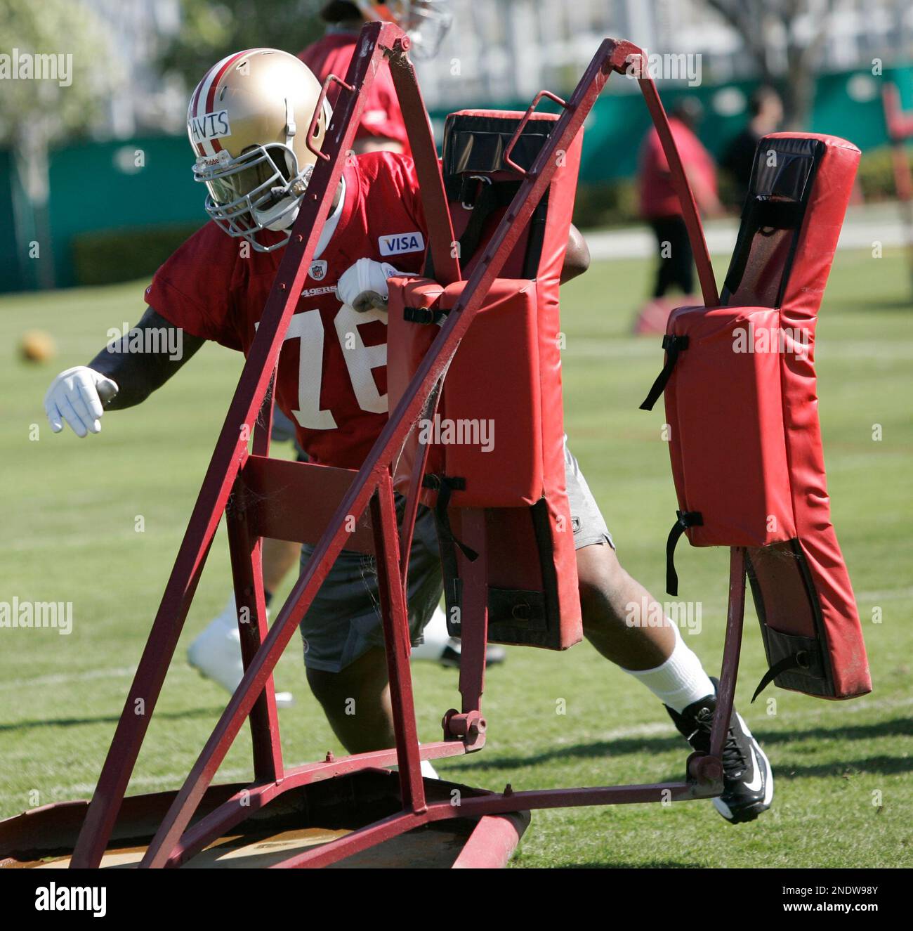 San Francisco 49ers first-round draft pick Anthony Davis, a tackle from ...