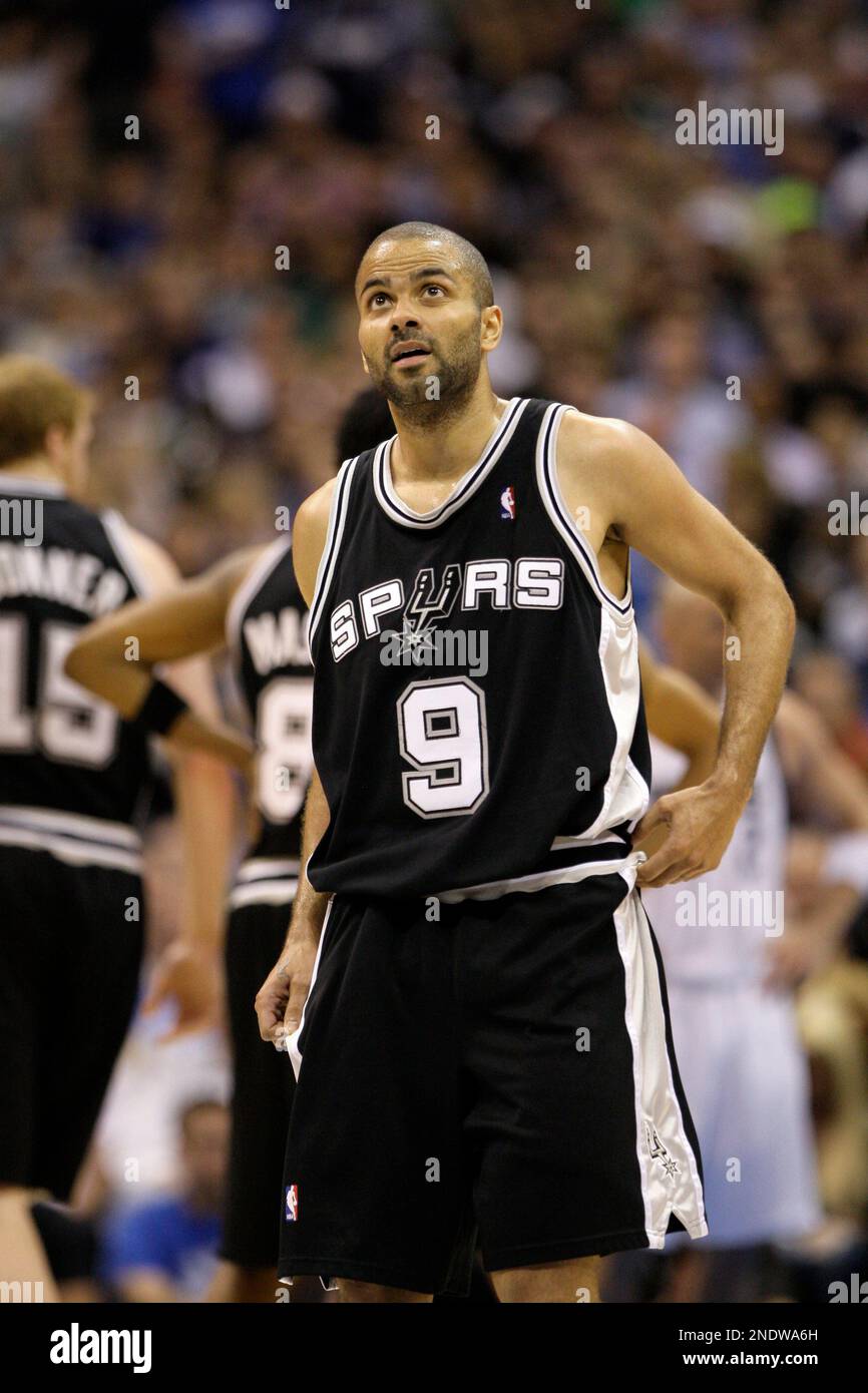 San Antonio Spurs' Tony Parker (9) of France during a basketball game against the Dallas Mavericks in the first round of the NBA playoffs, Tuesday, April 27, 2010 in Dallas. (AP Photo/Tony Gutierrez) Stock Photo