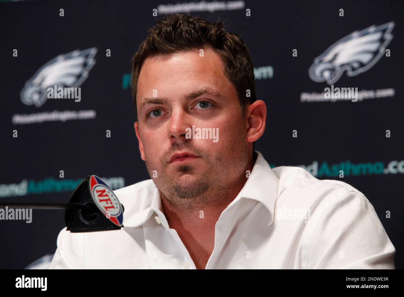 Philadelphia Eagles new quarterback Kevin Kolb scampers for yardage during  first quarter against the Jacksonville Jaguars at Lincoln Financial Field  in Philadelphia on August 13, 2010. Kolb replaces long time team quarterback