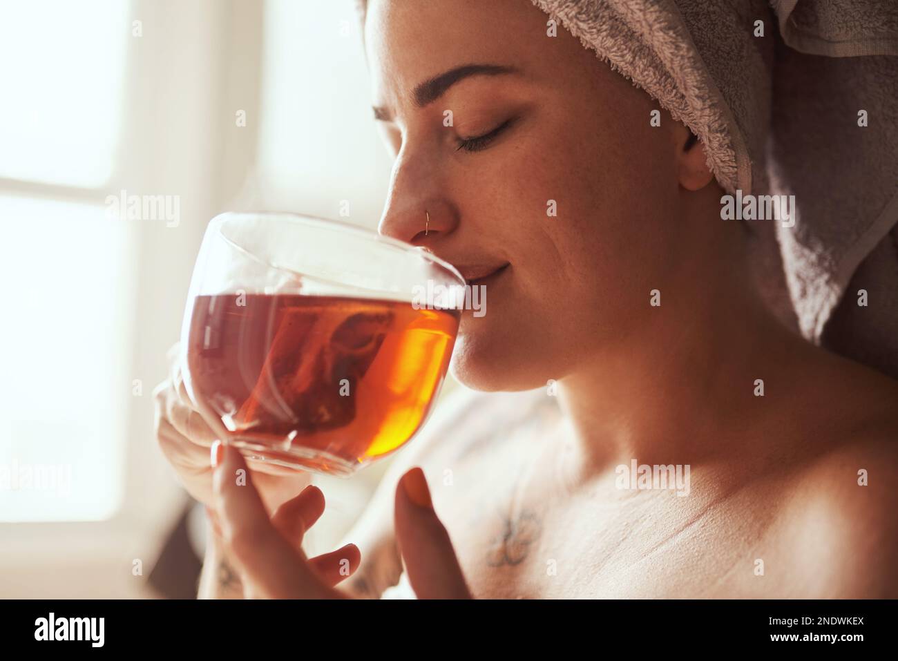 Woman Having Tea Woman makes tea hi-res stock photography and images - Alamy