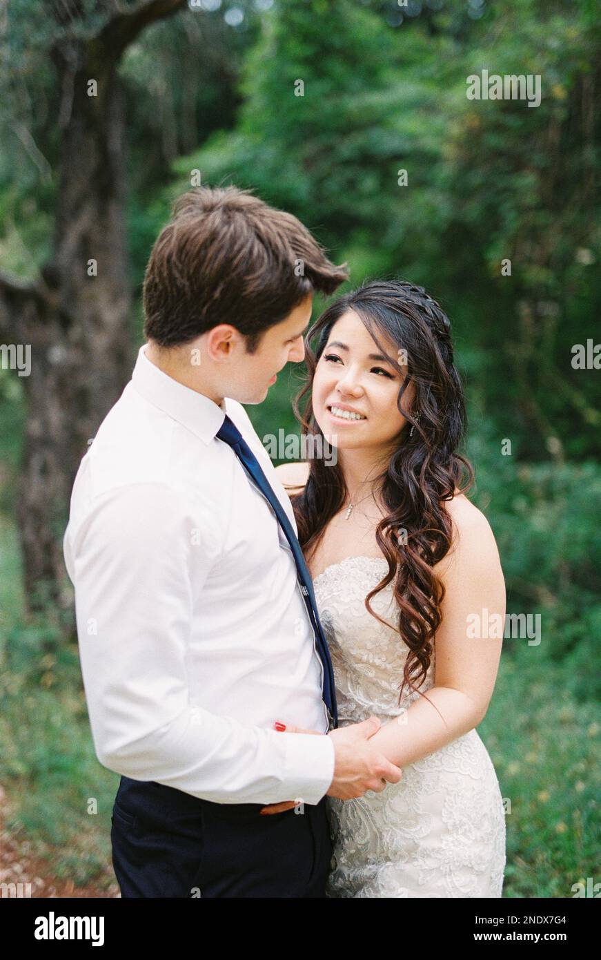 Asian newlyweds hi-res stock photography and images - Alamy